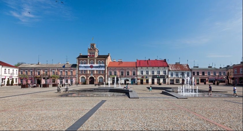 560-lecie Skierniewic to okazja do upiększenia przestrzeni miejskiej. Przedstawiony na zdjęciu rynek na pewno będzie wyglądał jeszcze piękniej niż zazwyczaj.