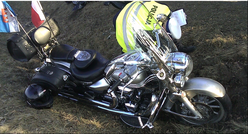 Na zdjęciu przedstawiony jest motocykl, który brał udział w śmiertelnym wypadku w Pamiętnej.