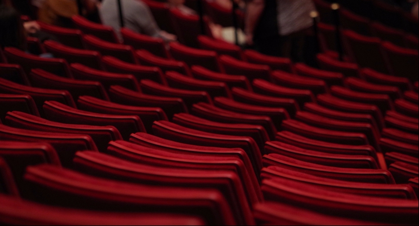 Zdjęcie przedstawia teatralne rzędy, w których zasiądą widzowie tegorocznych Dni Teatru w Skierniewicach.