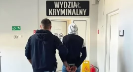 Schował się pod wersalką przed kryminalnymi. 29-late&hellip;