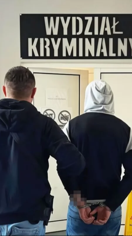 Schował się pod wersalką przed kryminalnymi. 29-latek był poszukiwany