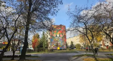 Skierniewice pomagają i rozkwitają - nowy mural WOŚP w przestrzeni miejskiej