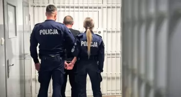 Pijany kierowca w Skierniewicach uderzył w słup